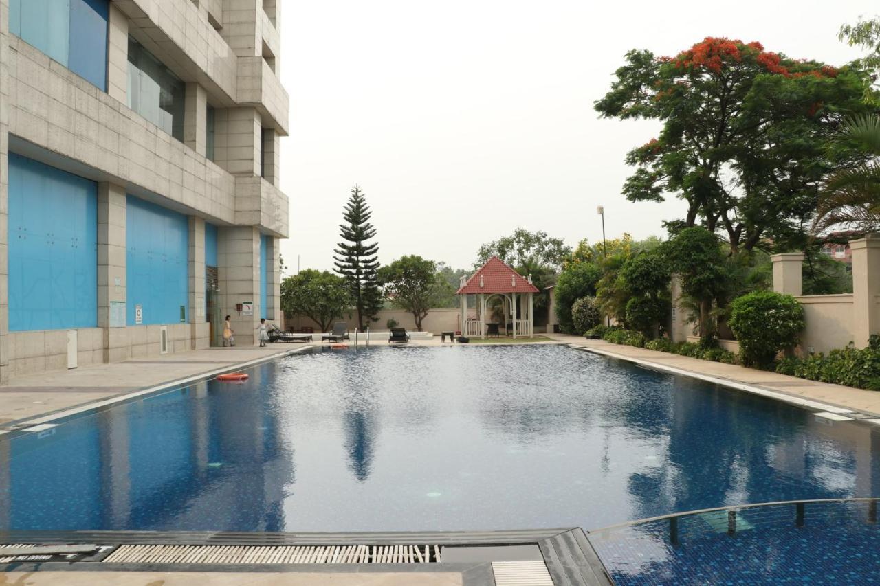 Holiday Inn Chandigarh Panchkula, An Ihg Hotel Exterior foto Swimming pool at the hotel