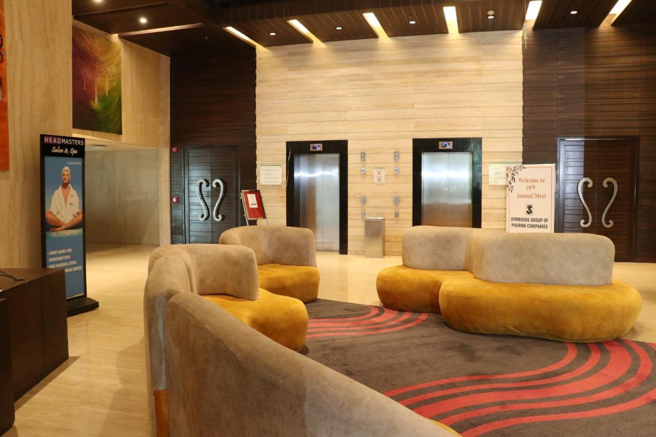 Holiday Inn Chandigarh Panchkula, An Ihg Hotel Exterior foto The lobby of the hotel